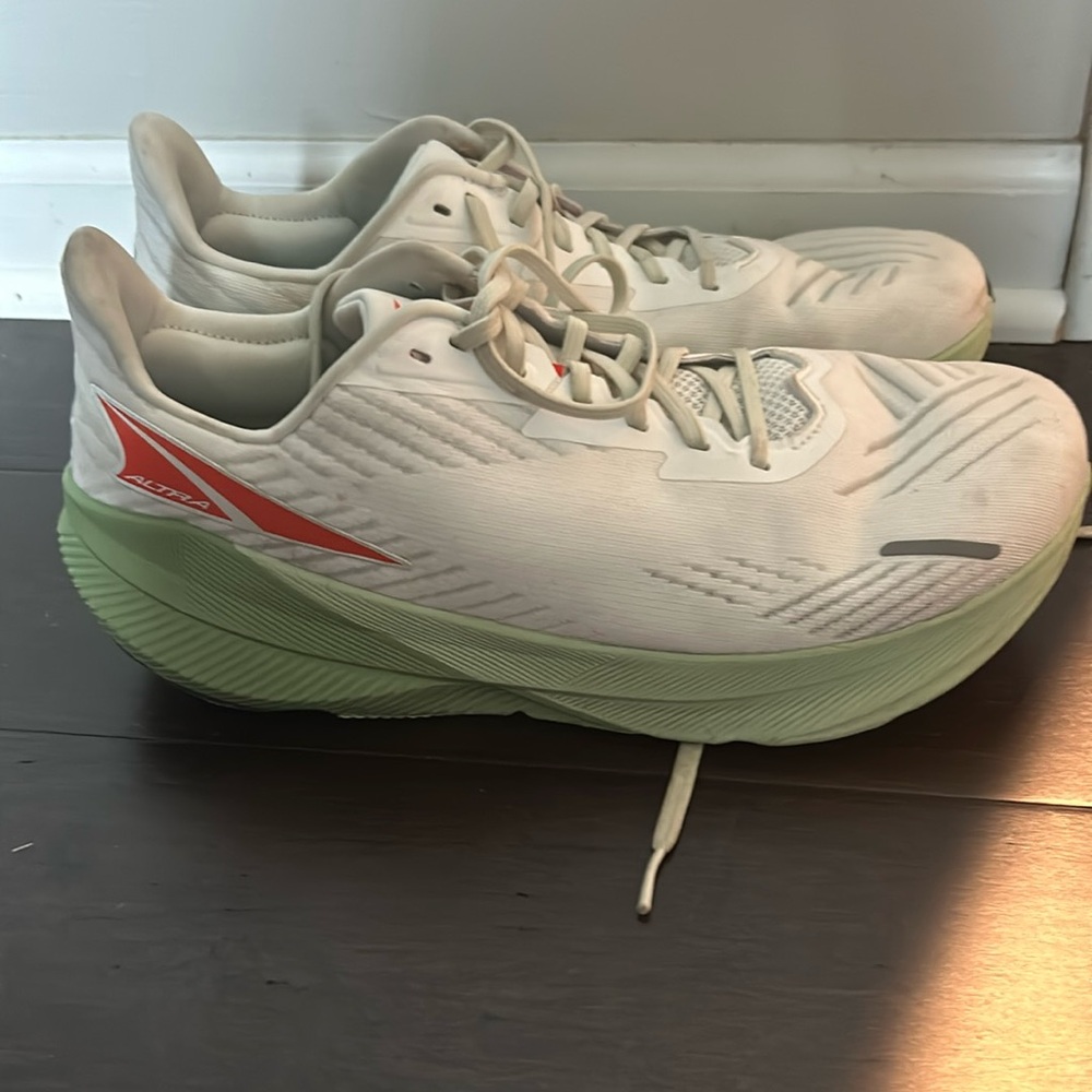 Men’s Altra FWD Experience size 10 in lightly used condition